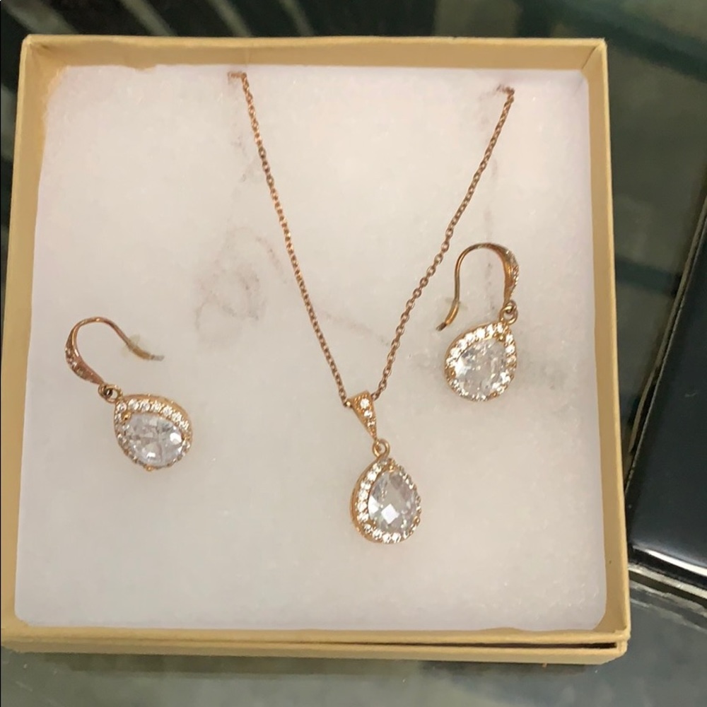 Necklace and earring set